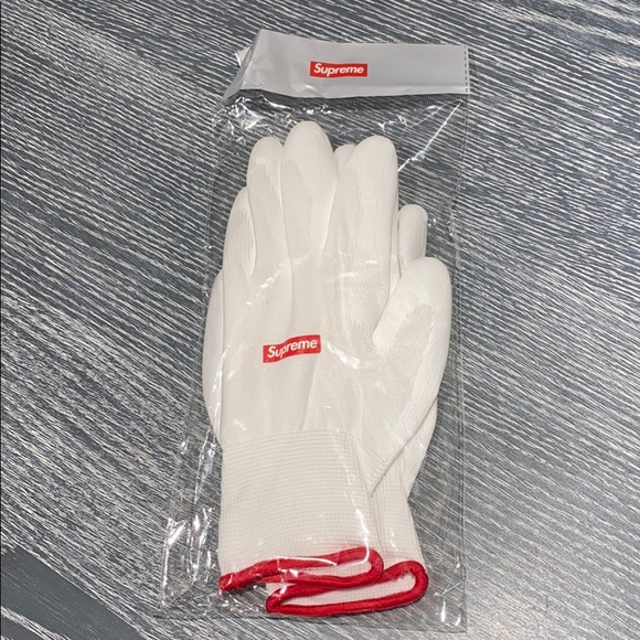 SUPREME collectible NEW white/red rubbery gloves - Picture 2 of 7